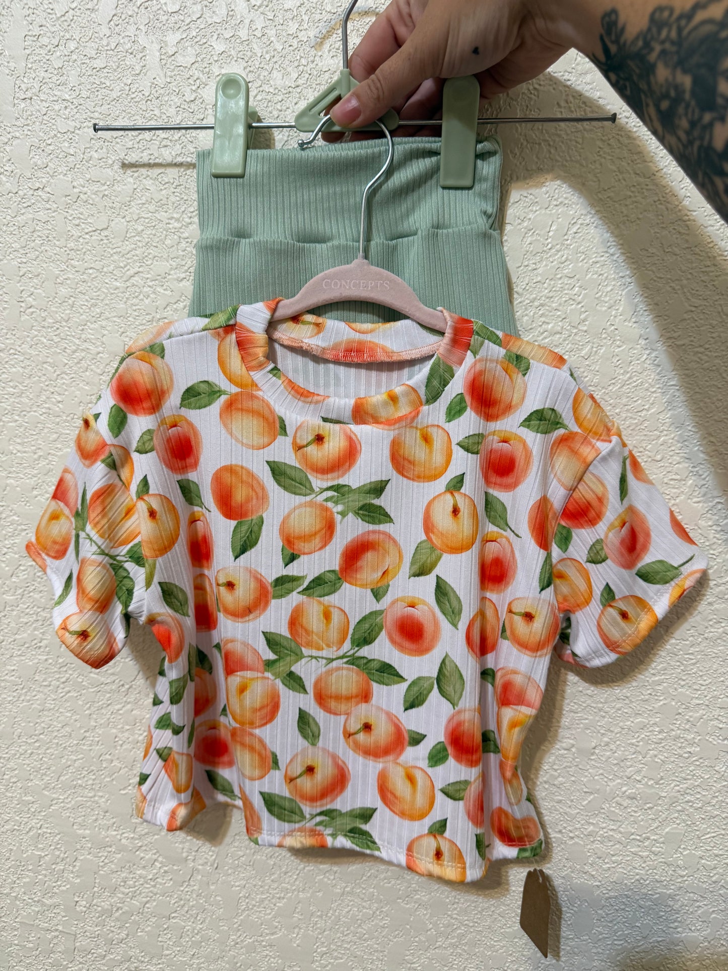6-9m Peach set w/ green bummies
